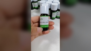 Olio profumato di cedro blu per la realizzazione di fragranze di lusso