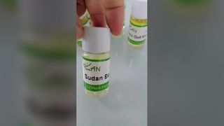 Produzione di profumi di lusso con olio profumato Black Oud